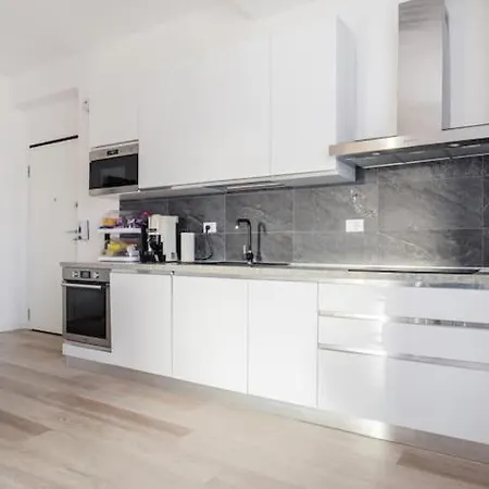 Sweet Apartment *